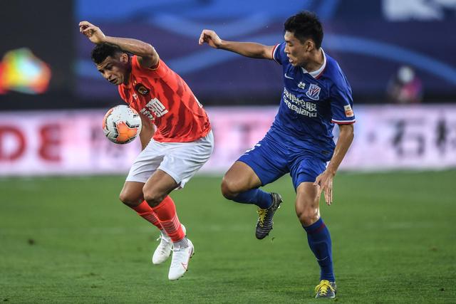 文班23+12马刺大胜开拓者 骑士终结雄鹿3连胜